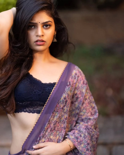 Diya Escorts Service