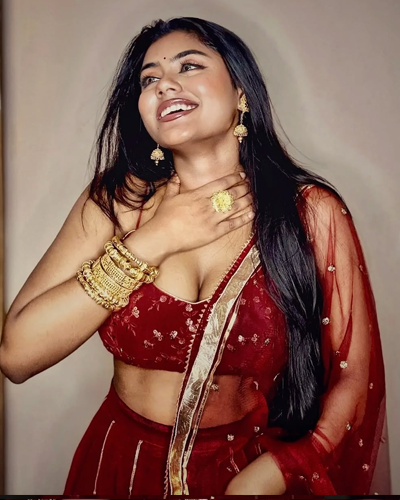 Escorts Girls in suit salwar