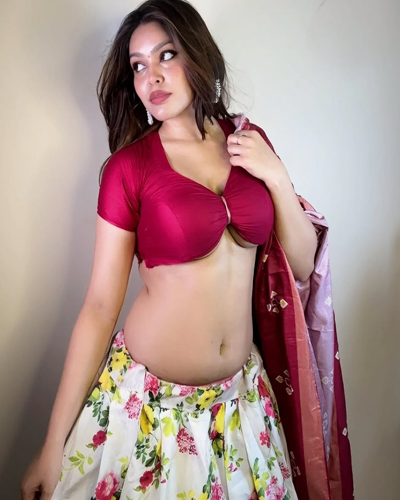 Escorts in pink dress