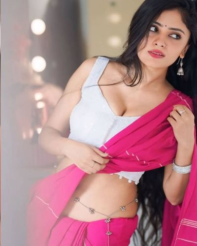 Shreya call girl in pink saree