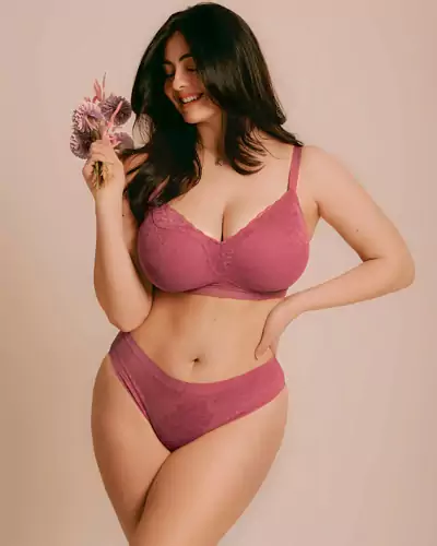 Aaradhya Hot Russian escort