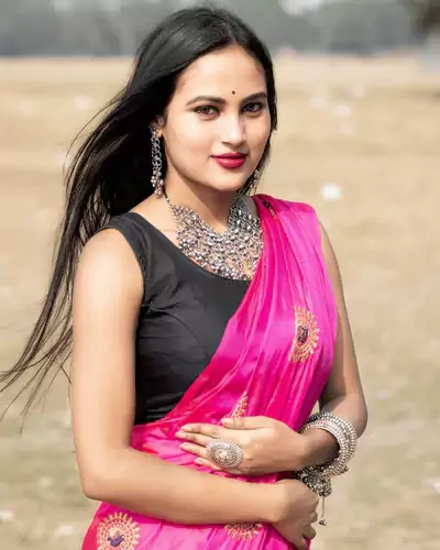 Aayushi Independent Housewife Escorts