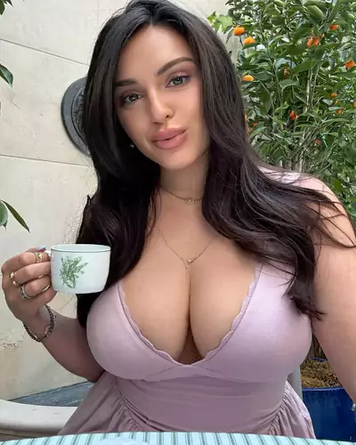 Anya Busty Call Girls