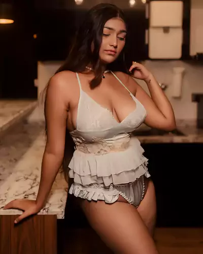 Hasina Bhabhi Independent Escorts