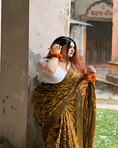 Hina Housewife Model Escorts