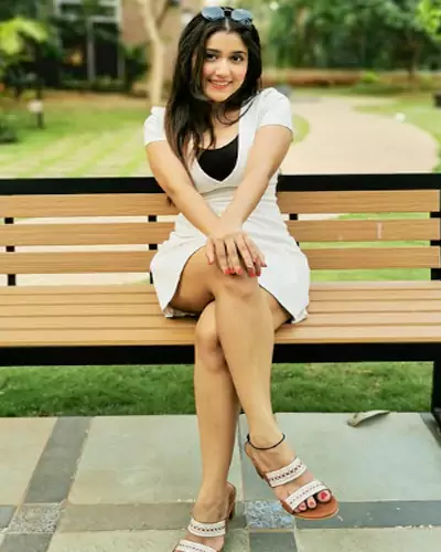 Ishita Bengali College Call Girls