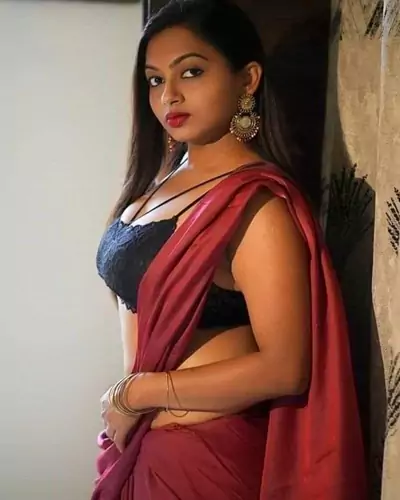 Jaanvi Celebrity Housewife Escorts