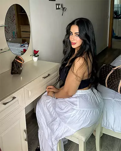 Maria Russian Housewife escort