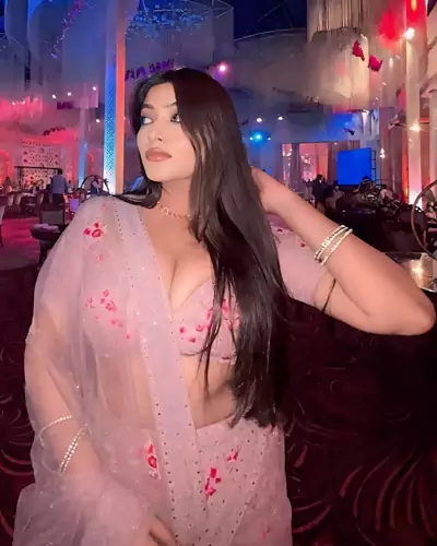 Neelam Independent Housewife Escorts