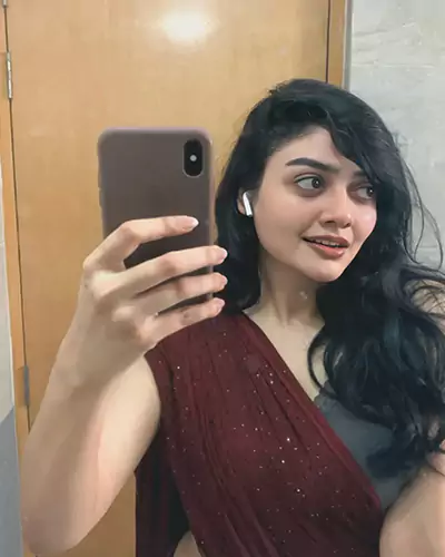 Renu Housewife Escort