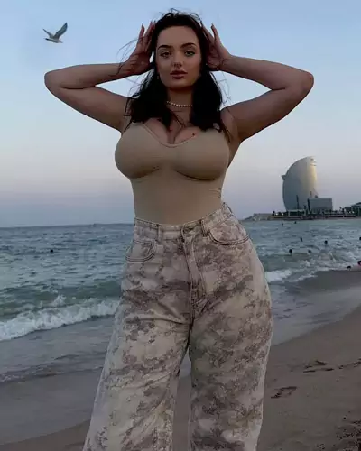 Usha Russian Busty Model Escorts