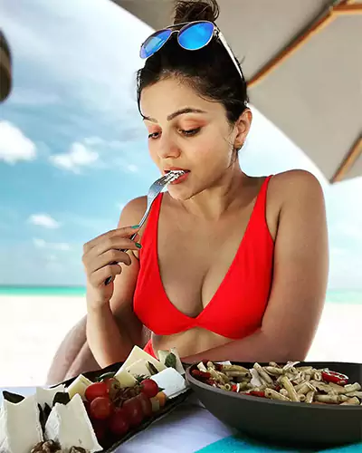 Chanda Celebrity Escorts Enjoy in Beach
