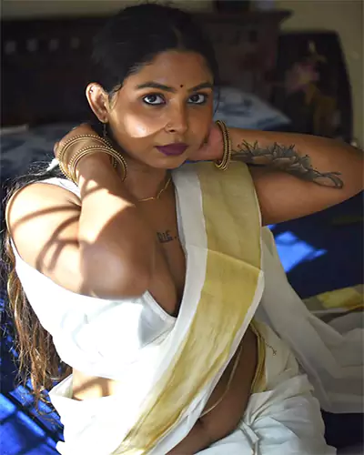 Gungun Housewife Escorts in Saree