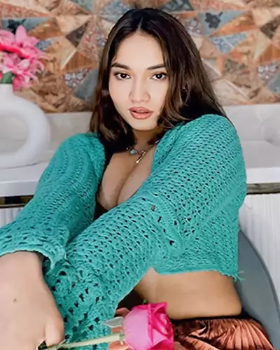 Sunny Busty Model Escorts